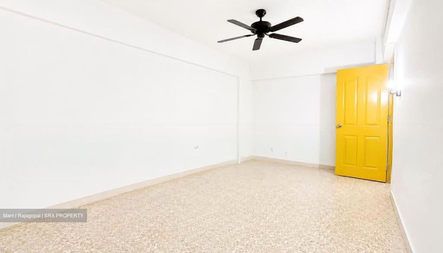 Blk 211 Jurong East Street 21 (Jurong East), HDB 3 Rooms #585628611
